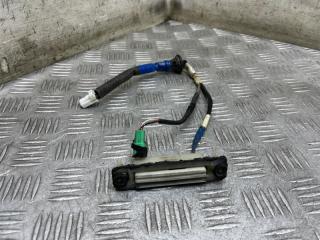Кнопка открывания багажника Toyota Avensis 2008