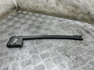 Запчасть направляющая стекла двери передняя правая Toyota Camry 2010