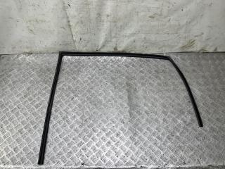Запчасть уплотнитель стекла передний правый Toyota Camry 2009