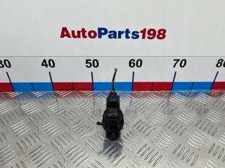 Фото запчасти насос омывателя Toyota Camry 2012 контрактная запчасть Запчасть насос омывателя Toyota Camry 2012