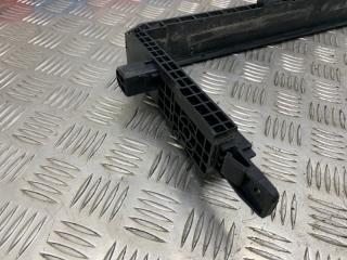 Кронштейн радиатора L9 2022 L2E15M