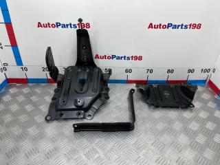 Запчасть крепление аккумулятора Toyota Camry 2013