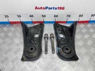 Кронштейн подрамника передний Toyota Camry 2014