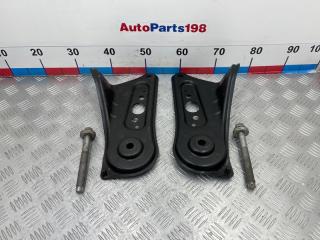 Кронштейн подрамника передний Toyota Camry 2014