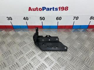 Кронштейн крыла правый Toyota Camry 2014