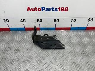 Кронштейн крыла правый Toyota Camry 2013