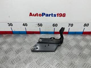 Кронштейн крыла передний левый Toyota Camry 2017