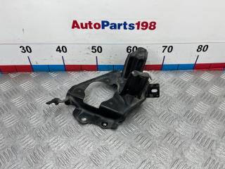 Запчасть кронштейн водяного насоса инвертора Toyota Camry 2012