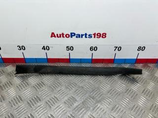 Запчасть накладка порога внутренняя задняя правая Toyota Carina E 1996