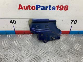 Кронштейн крыла передний правый Toyota Camry 2010