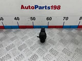 Фото запчасти насос омывателя Toyota RAV4 2004 контрактная запчасть Запчасть насос омывателя Toyota RAV4 2004