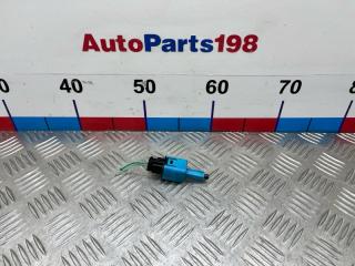 Запчасть датчик включения стопсигнала Toyota Tank 2018