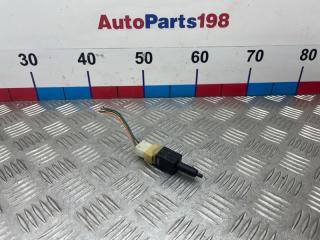 Запчасть датчик включения стопсигнала Suzuki Escudo 2005