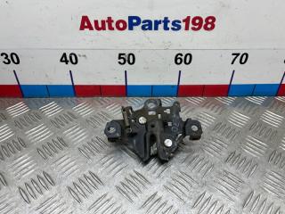 Замок капота передний Toyota RAV4 2009