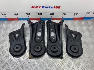 Кронштейн подрамника передний Toyota Camry 2005