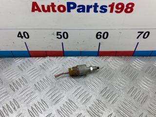 Фото запчасти датчик включения стопсигнала Toyota Land Cruiser Prado 2001 контрактная запчасть Запчасть датчик включения стопсигнала Toyota Land Cruiser Prado 2001