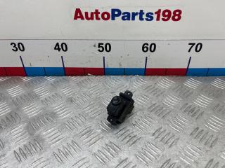 Запчасть кнопка стеклоподъемника Hyundai Solaris 2014