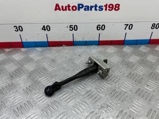 Ограничитель двери передний правый Chevrolet Cruze 2012