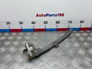 Запчасть направляющая стекла двери передняя правая Mitsubishi Outlander 2010