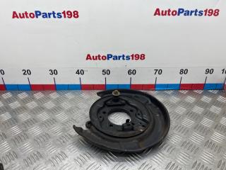 Щит опорный задний правый Toyota Camry 2005