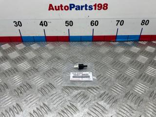 Фото запчасти клапан омывателя Lexus RX350 2006 новая запчасть Запчасть клапан омывателя Lexus RX350 2006