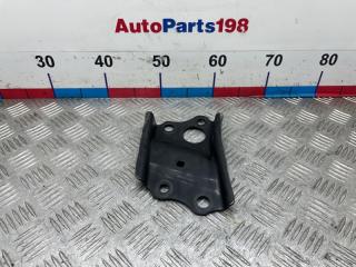 Запчасть кронштейн балки передний правый Toyota Corolla 2010