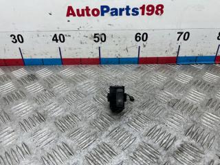 Фото запчасти кнопка открытия двери Toyota Highlander 2009 контрактная запчасть Запчасть кнопка открытия двери Toyota Highlander 2009