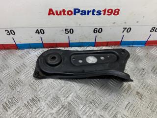 Кронштейн подрамника передний правый Toyota Camry 2014