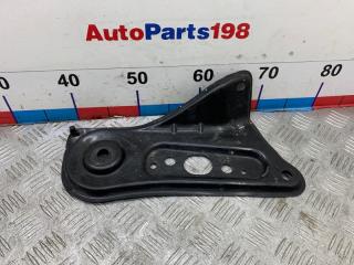 Кронштейн подрамника передний левый Toyota Camry 2014