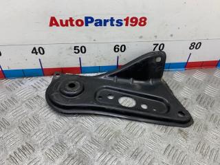 Кронштейн подрамника передний левый Toyota Camry 2008