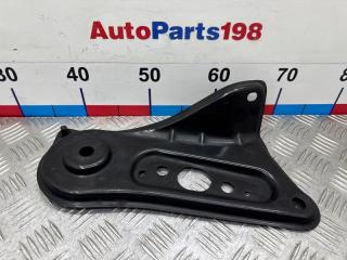 Кронштейн подрамника передний левый Toyota Camry 2014