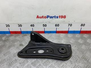 Кронштейн подрамника передний правый Toyota Camry 2010