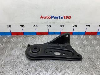 Кронштейн подрамника передний левый Toyota Camry 2014