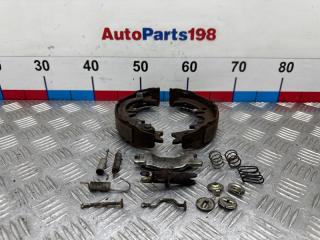 Запчасть ремкомплект стояночного тормоза правый Toyota Camry 2014