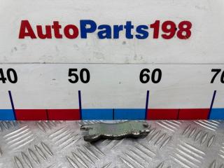 Фото запчасти распорная планка колодок ручника правая Toyota Camry 2008 контрактная запчасть Запчасть распорная планка колодок ручника правая Toyota Camry 2008