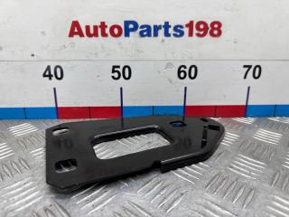 Запчасть кронштейн усилителя бампера передний правый Audi A5 2013