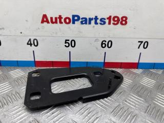 Запчасть кронштейн усилителя бампера передний правый Audi A4 2010