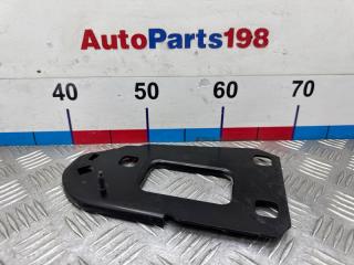 Запчасть кронштейн усилителя бампера передний левый Audi A4 2010