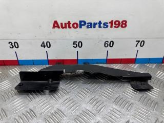 Запчасть кронштейн Audi Q7 2008