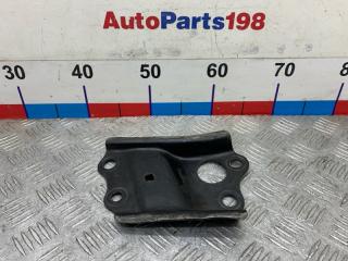 Фото запчасти кронштейн балки передний левый Toyota Corolla 2011 контрактная запчасть Запчасть кронштейн балки передний левый Toyota Corolla 2011