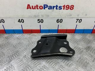 Запчасть кронштейн балки передний правый Toyota RAV4 2010