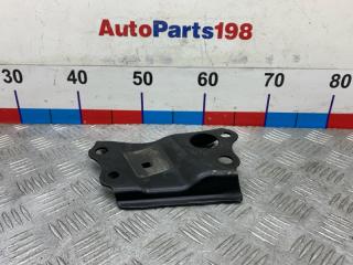 Запчасть кронштейн балки передний правый Toyota Corolla 2011