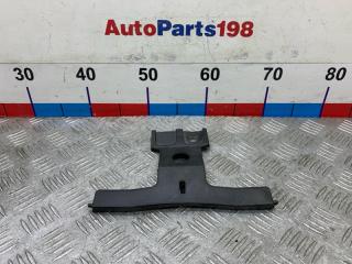 Запчасть кронштейн решетки радиатора передний Mercedes-Benz C-Class 2010