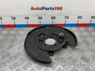 Щит опорный задний левый Toyota Camry 2015