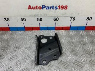 Фото запчасти кронштейн балки передний левый Toyota Corolla 2011 контрактная запчасть Запчасть кронштейн балки передний левый Toyota Corolla 2011