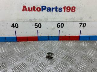 Запчасть кронштейн форсунки Nissan Qashqai 2011