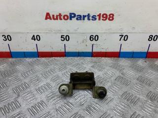 Запчасть петля двери багажника задняя правая Chevrolet Cruze 2015