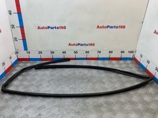 Запчасть уплотнитель стекла передний правый Toyota Camry 2010