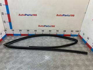 Запчасть уплотнитель стекла передний правый Toyota Camry 2010