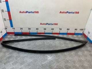 Запчасть уплотнитель стекла передний правый Toyota Camry 2009